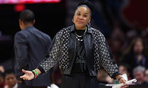 dawn staley outfits.